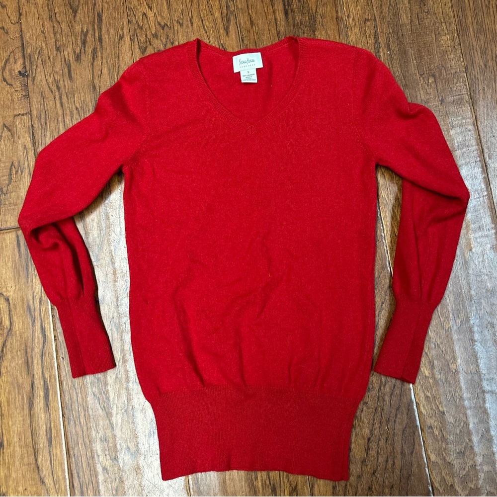 Neiman Marcus Cashmere Sweater in Vibrant‎ Red